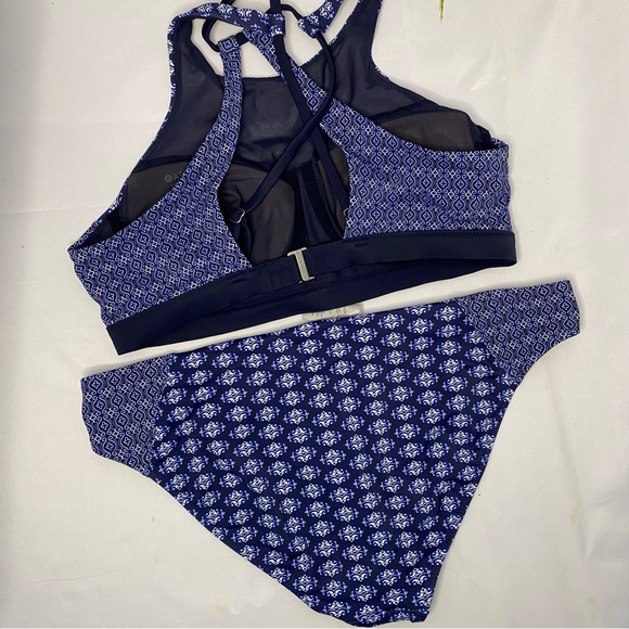 Athleta Tangier Set High Neck Top and Bottom - Picture 5 of 16